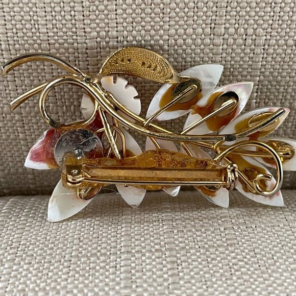 Vintage Pin White/Gold Tone Leaf Brooch Pin - Picture 4 of 10